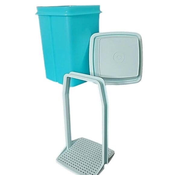 Tupperware Pick A Deli Pickle Keeper Square Large 8 Cup - Picture 1 of 4